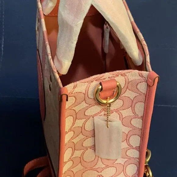 Coach Dempsey 22 Tote bag - Picture 4 of 6